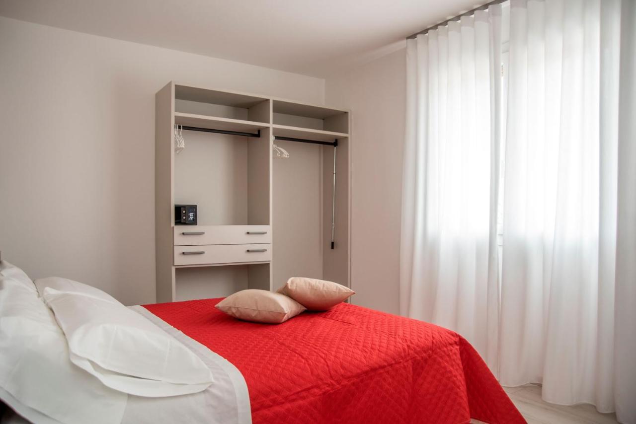 Camelot Red - Appartamenti Vérone Extérieur photo
